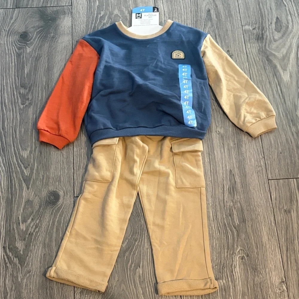 Member’s  Mark Kids' 2 piece playwear set Size 4T